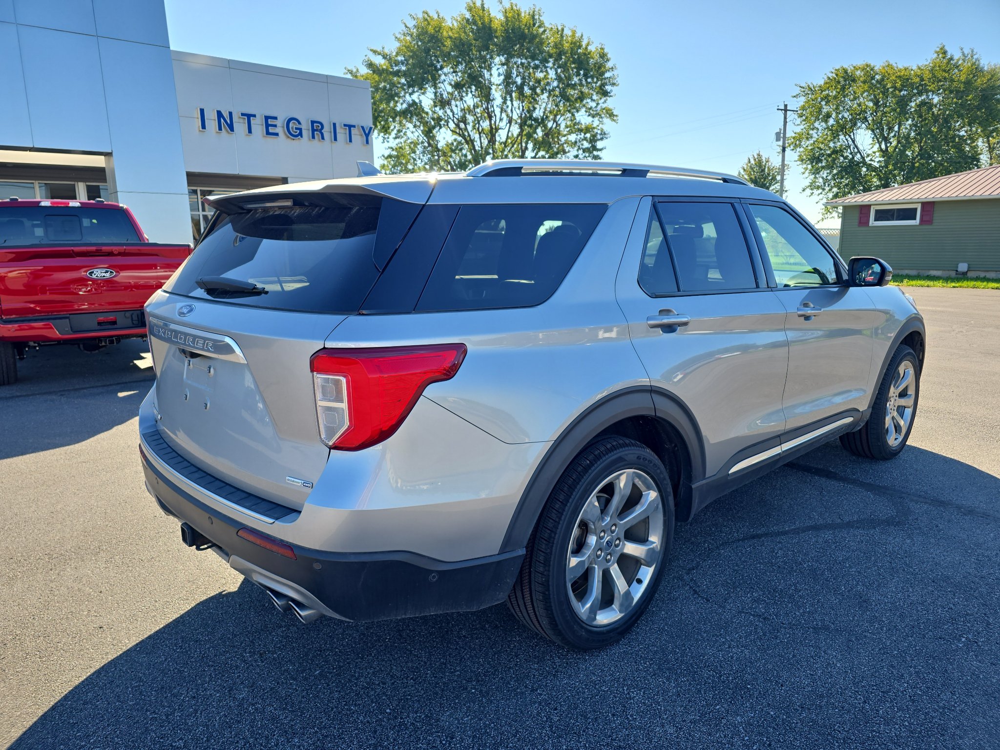 Used 2020 Ford Explorer Platinum w/ Premium Technology Package AWD/4WD image 6