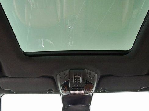 Used 2017 Maserati Levante w/ Luxury Package AWD/4WD image 5