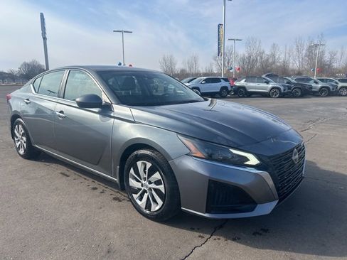 Used 2023 Nissan Altima 2.5 S image 3