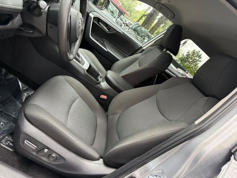 Used 2025 Toyota RAV4 XLE image 21