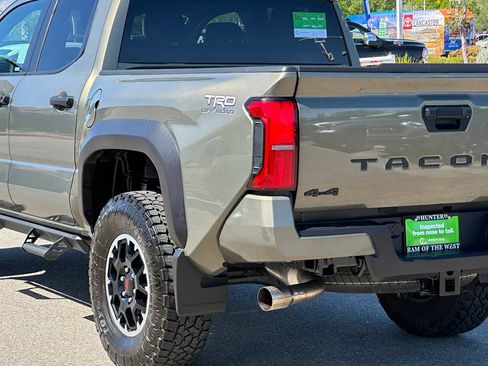 Used 2025 Toyota Tacoma TRD Off-Road AWD/4WD image 5