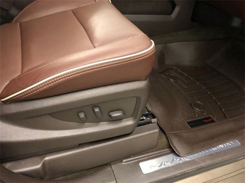 Used 2015 Chevrolet Silverado 1500 High Country image 34