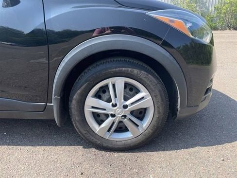 Used 2020 Nissan Kicks S image 16