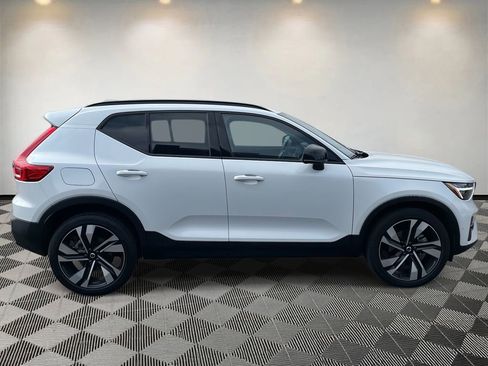 Used 2023 Volvo XC40 B5 Ultimate w/ Protection Package Premier image 2