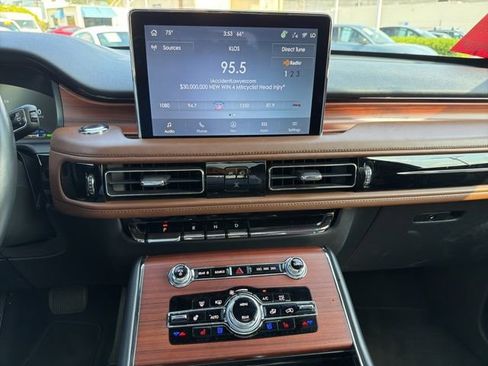 Used 2023 Lincoln Aviator Grand Touring w/ Equipment Group 301A AWD/4WD image 9