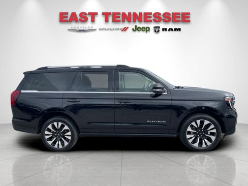 Used 2025 Ford Expedition Platinum w/ Driver's Package AWD/4WD image 2
