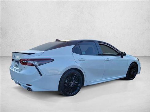 Used 2022 Toyota Camry XSE FWD image 5