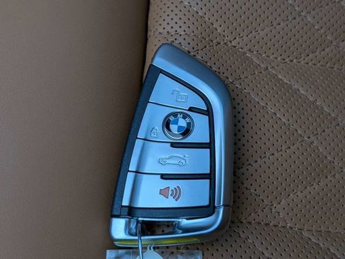 Used 2022 BMW 750i xDrive image 30