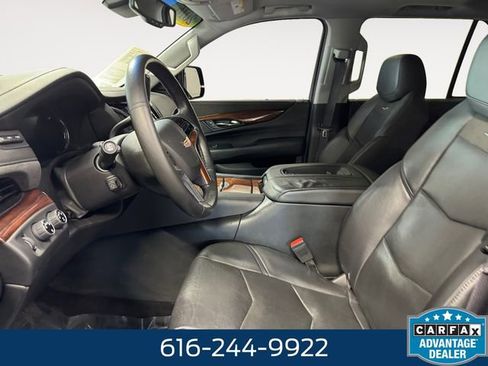 Used 2016 Cadillac Escalade Luxury AWD/4WD image 7