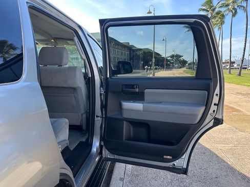 Used 2008 Toyota Sequoia SR5 RWD image 19