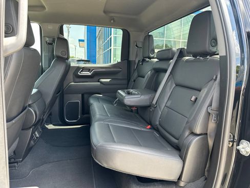 Used 2025 GMC Sierra 1500 SLT RWD image 10