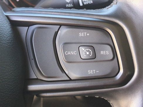 Used 2022 Jeep Gladiator Willys image 32