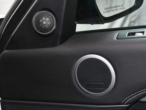 Used 2023 Land Rover Discovery S R-Dynamic image 18