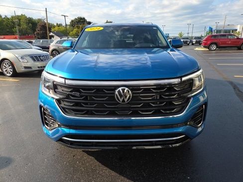 Used 2024 Volkswagen Atlas Cross Sport SEL R-Line AWD/4WD image 2