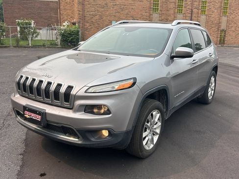Used 2016 Jeep Cherokee Limited AWD/4WD image 2