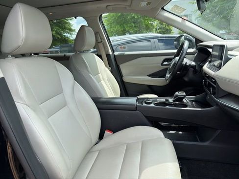 Used 2023 Nissan Rogue SV w/ SV Premium B Package image 27