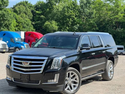 Used 2016 Cadillac Escalade ESV Premium AWD/4WD image 2