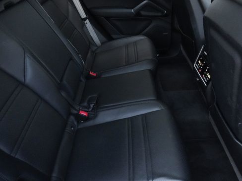 Used 2022 Porsche Cayenne Platinum Edition AWD/4WD image 35