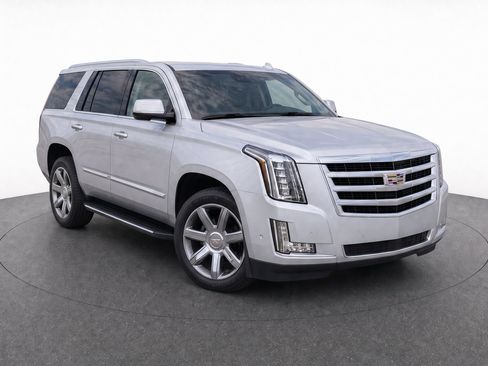 Used 2019 Cadillac Escalade Luxury RWD image 2