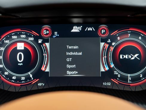 Used 2024 Aston Martin DBX 707 image 6