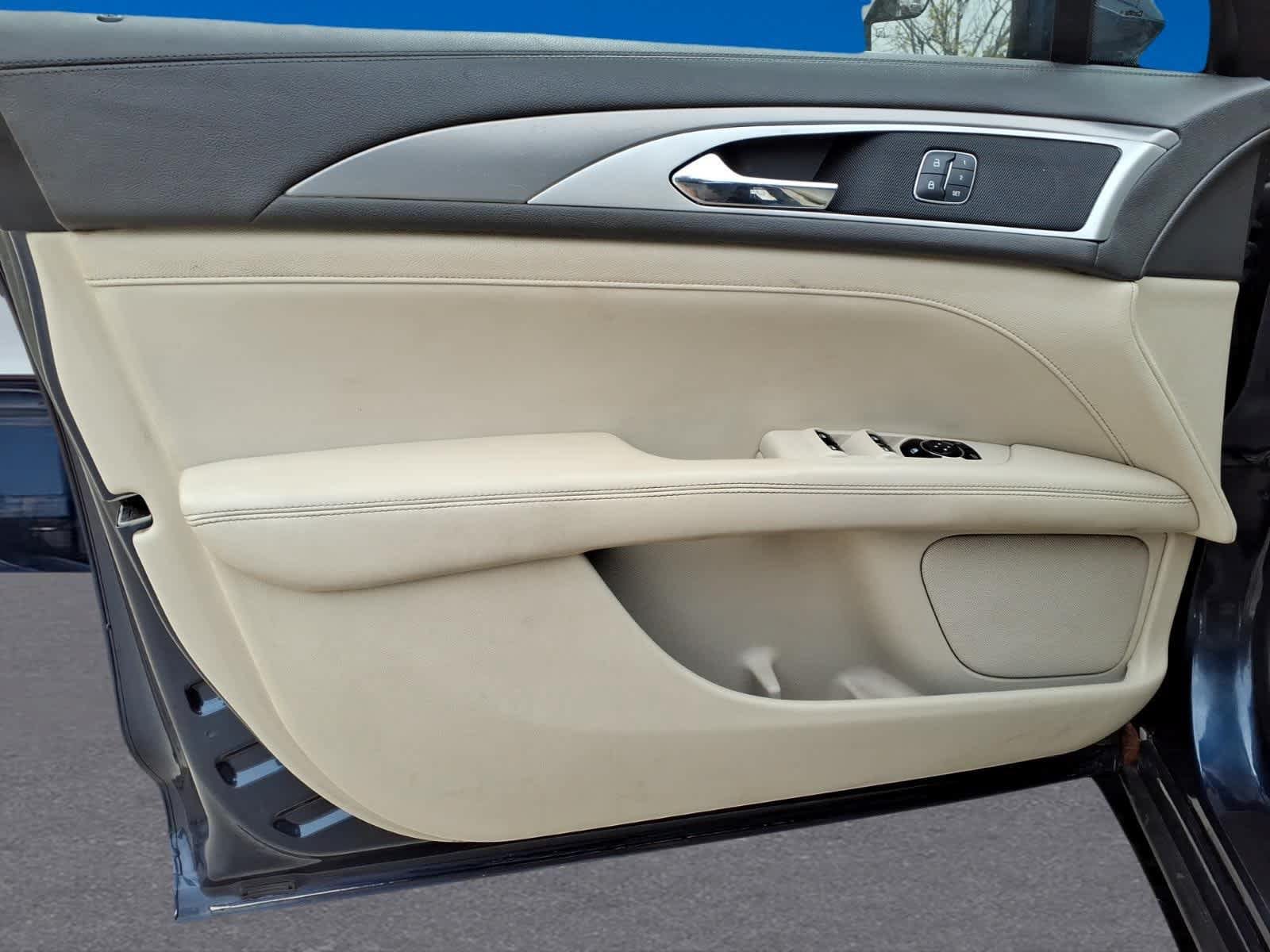 Used 2017 Lincoln MKZ Premiere FWD image 16