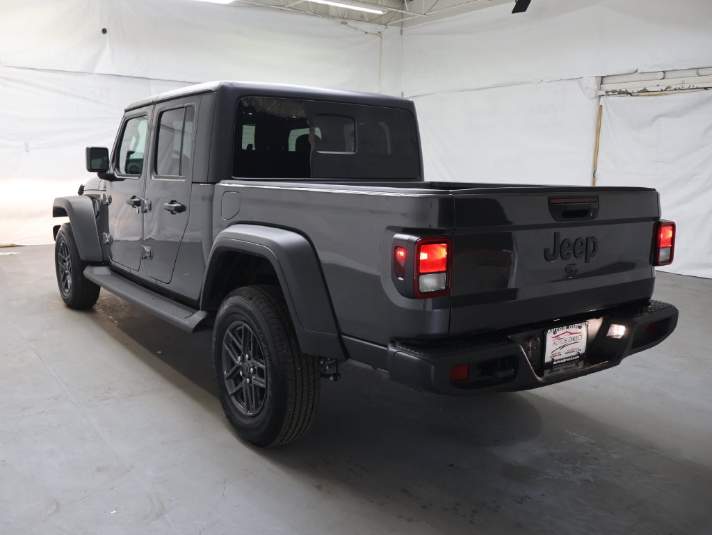 Used 2025 Jeep Gladiator Sport AWD/4WD image 5