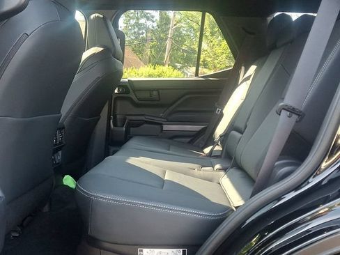 Used 2025 Toyota 4Runner TRD Off-Road Premium AWD/4WD image 10