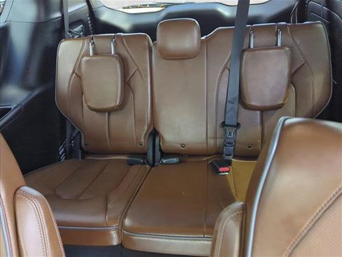 Used 2017 Chrysler Pacifica Limited w/ Advanced Safetytec Group FWD image 12