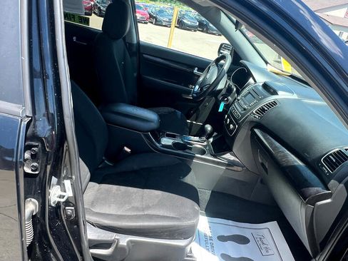 Used 2014 Kia Sorento LX image 15