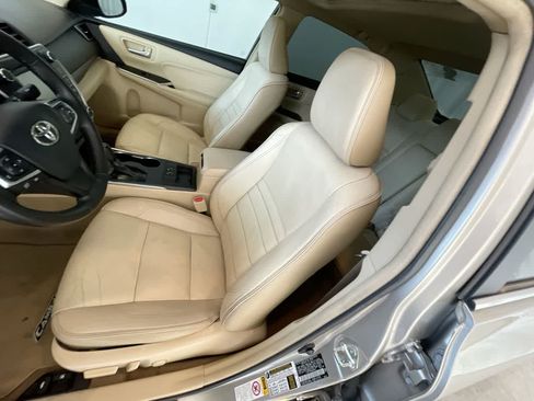 Used 2016 Toyota Camry XLE w/ Moonroof Package FWD image 11