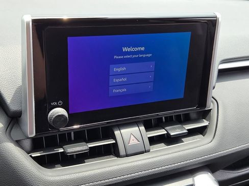 Used 2025 Toyota RAV4 XLE AWD/4WD image 18