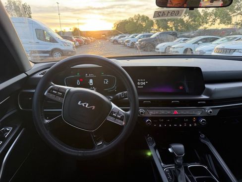 Used 2023 Kia Telluride S w/ S Sunroof Package image 5