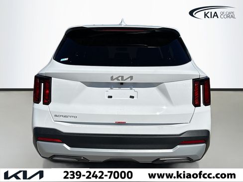 New 2026 Kia Sorento LX FWD image 4
