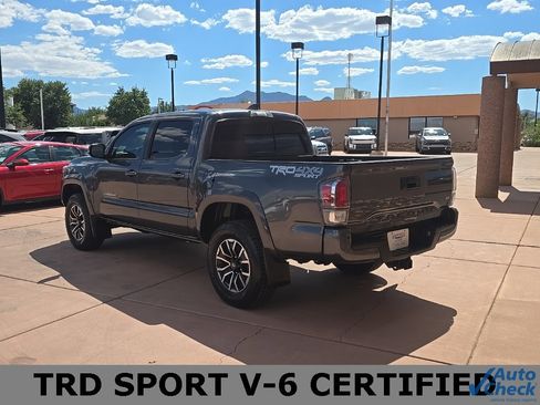 Used 2022 Toyota Tacoma TRD Sport image 4
