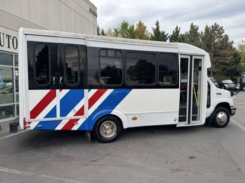 Used 2012 Ford E-350 and Econoline 350 Super Duty w/ Shuttle Bus Prep Pkg RWD image 3