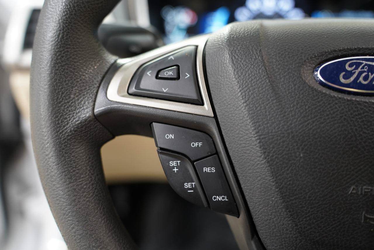 Used 2016 Ford Fusion SE FWD image 13