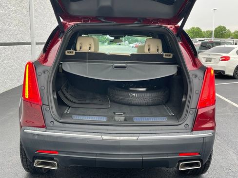 Used 2017 Cadillac XT5 Luxury w/ Driver Awareness Package FWD image 9