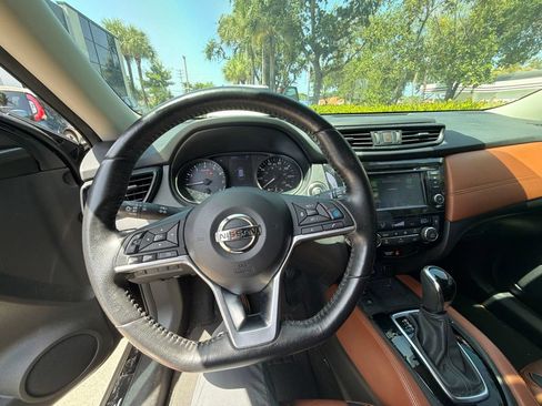 Used 2018 Nissan Rogue SL w/ Premium Package FWD image 4