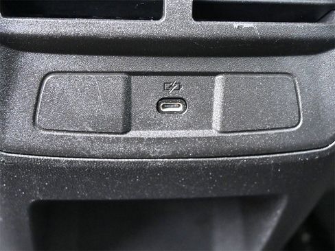 Used 2024 Chevrolet Colorado LT w/ LT Convenience Package image 16