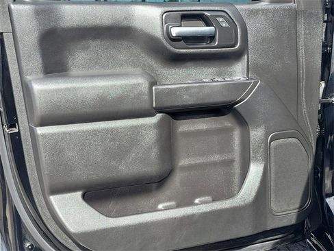 Used 2019 Chevrolet Silverado 1500 Custom Trail Boss w/ Custom Convenience Package image 6