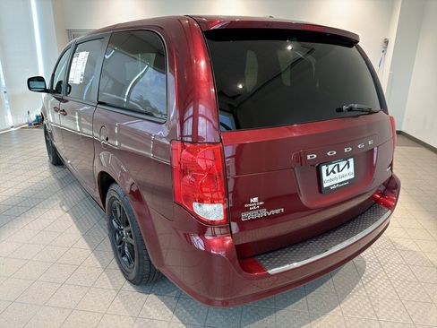 Used 2020 Dodge Grand Caravan GT FWD image 3