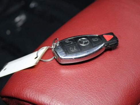 Used 2018 Mercedes-Benz GLC 300 4MATIC w/ AMG Line image 15