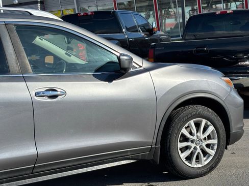 Used 2017 Nissan Rogue SV w/ SV Premium Package AWD/4WD image 4