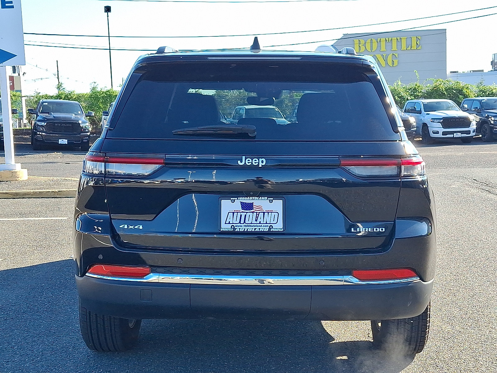 Used 2024 Jeep Grand Cherokee Laredo X w/ Luxury Tech Group I AWD/4WD image 6