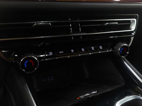 Used 2024 Chevrolet Traverse Z71 image 20