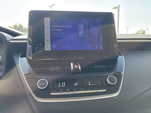 Used 2025 Toyota Corolla LE FWD image 22