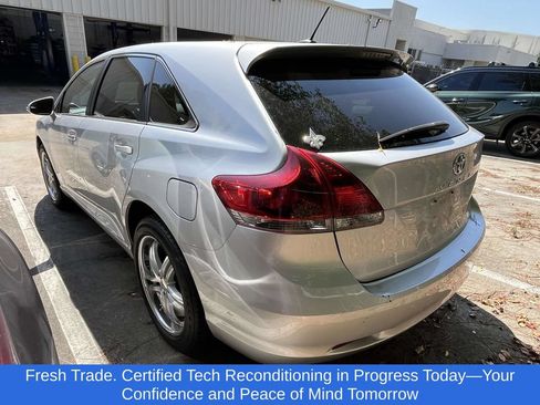 Used 2014 Toyota Venza LE FWD image 4