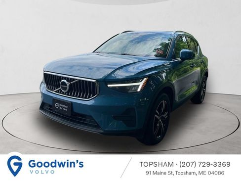 Certified 2025 Volvo XC40 B5 Core AWD/4WD image 1