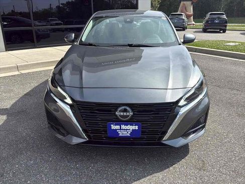 Used 2023 Nissan Altima 2.5 SV image 2