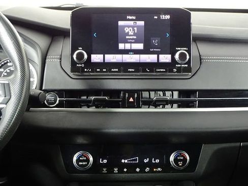 Used 2022 Mitsubishi Outlander ES image 26